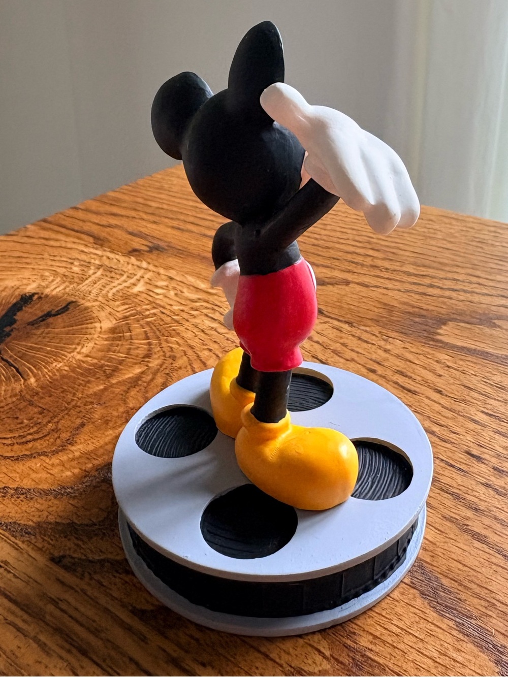 VTG 1999 Disney Mickey Mouse standing on film reel- Hand Painted Resin Figurine - Picture 3 of 15